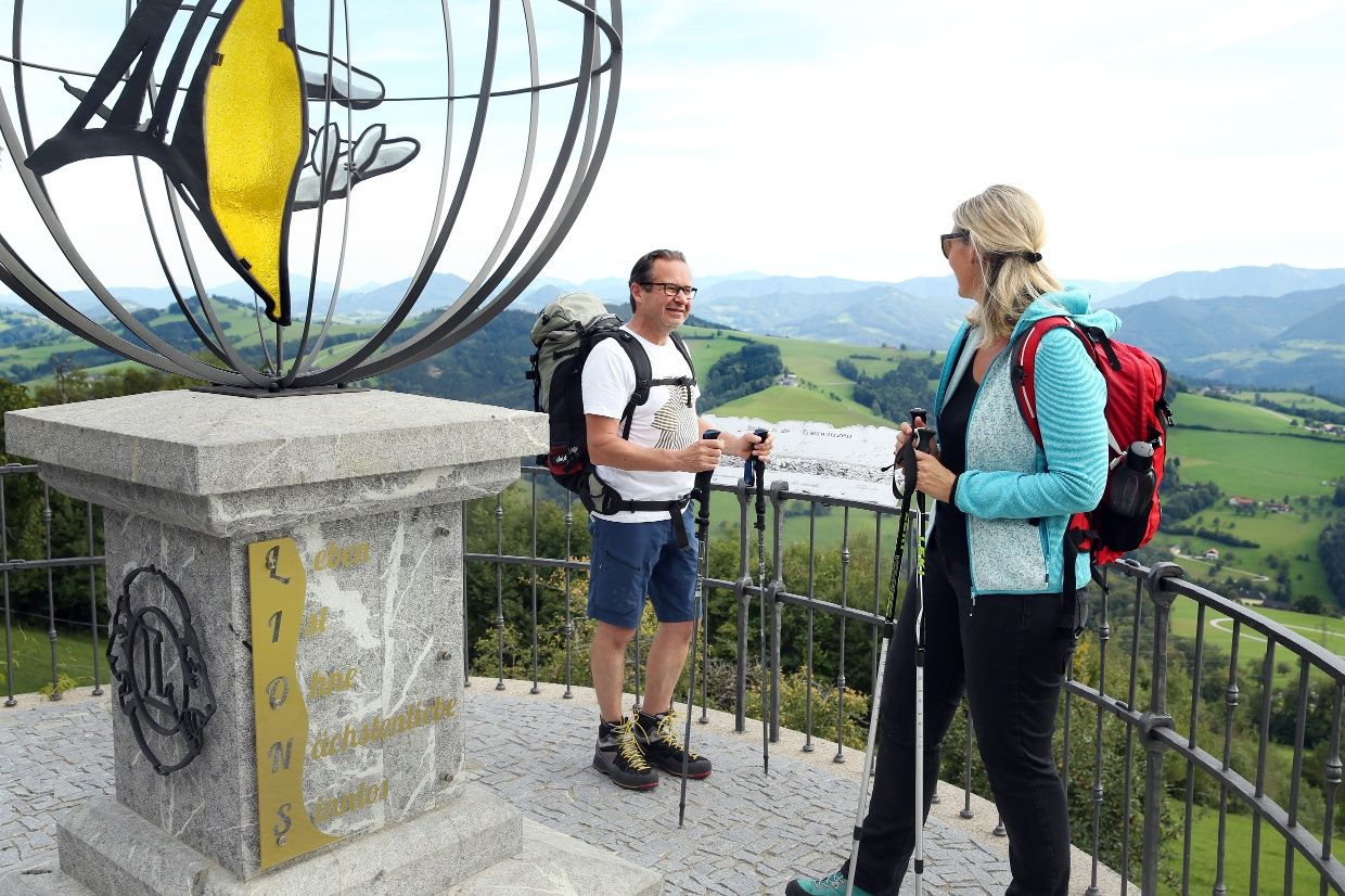 Zarándokok a Sonntagberg bazilikánál