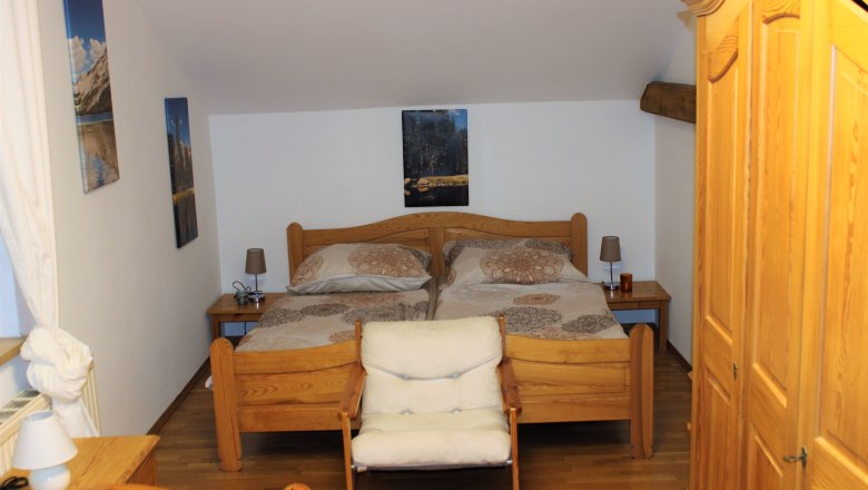 Csal&aacute;di lak&aacute;s - H&aacute;l&oacute;szoba 2, &copy; &copy; HomeW4, Sonja Wiesinger