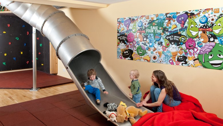 A csúszdán keresztül a gyerek-paradicsomba, © JUFA Hochkar