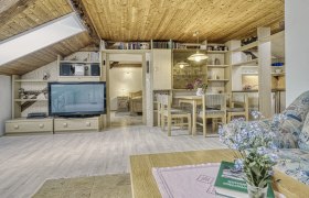 Spacious living room with kitchen area, &copy; Andreas Biedermann