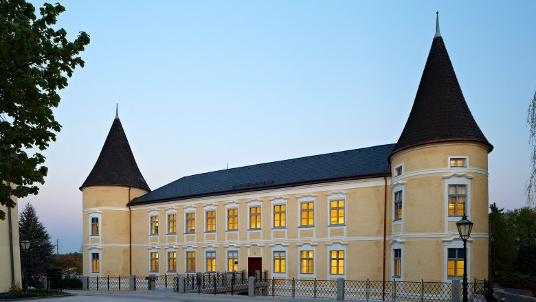 schloss_au&szlig;en_, &copy; Francisco Josephinum