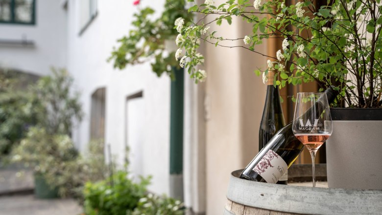 A Schuster Pinc&eacute;szet belső udvara