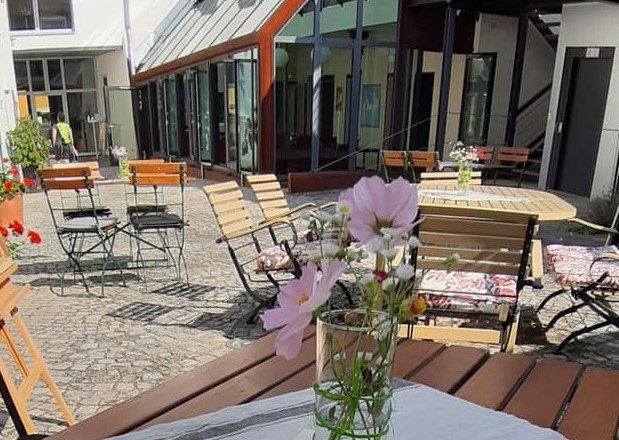 Inner courtyard with restaurant, © vierzigerhof