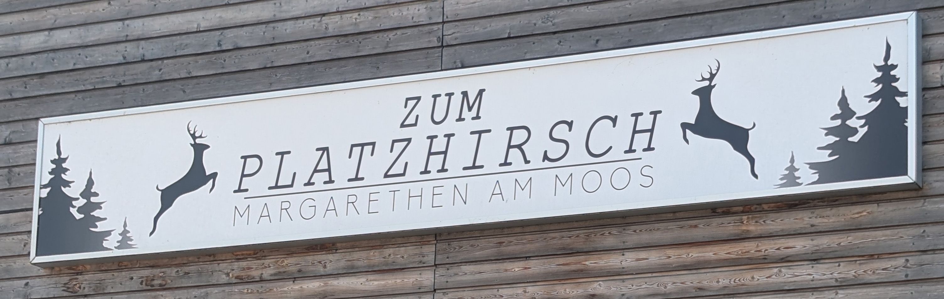 "Zum Platzhirsch" felirat 