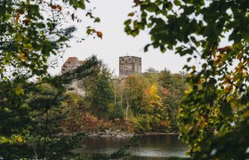 Ottenstein reservoir - view of the Lichtenfels ruins, © Line Sulzbacher