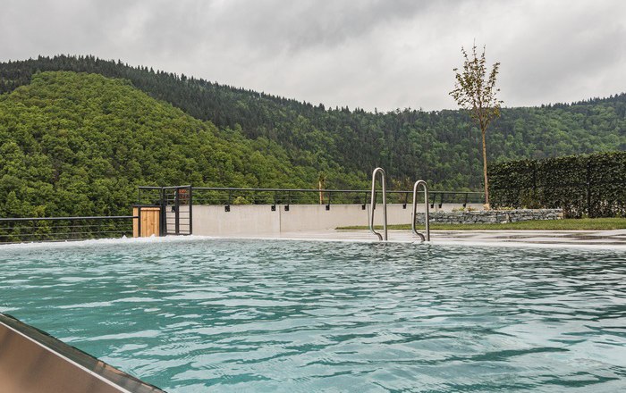 Pool with a magnificent view, &copy; Weingut Nigl