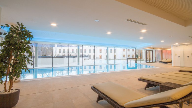 Park spa with indoor and outdoor pool, &copy; Schlosspark/mesonic