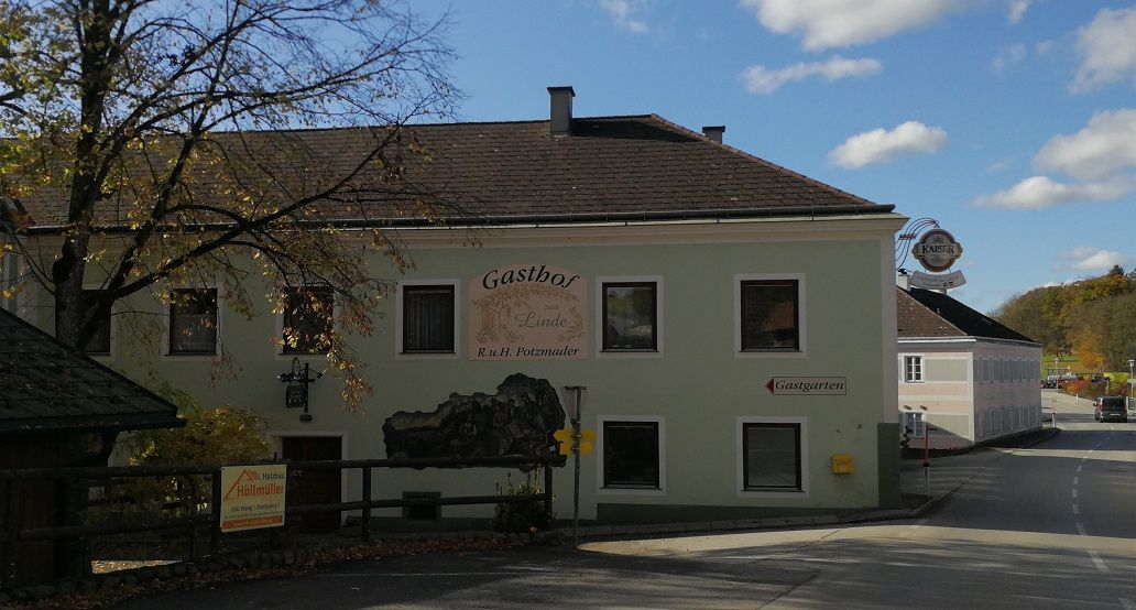 Egy vendéglő külső nézete a "Gasthof zur Linde" felirattal.