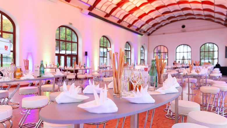 Glass salon Neuhaus - historical part, &copy; Galerie Sonja und Gerald