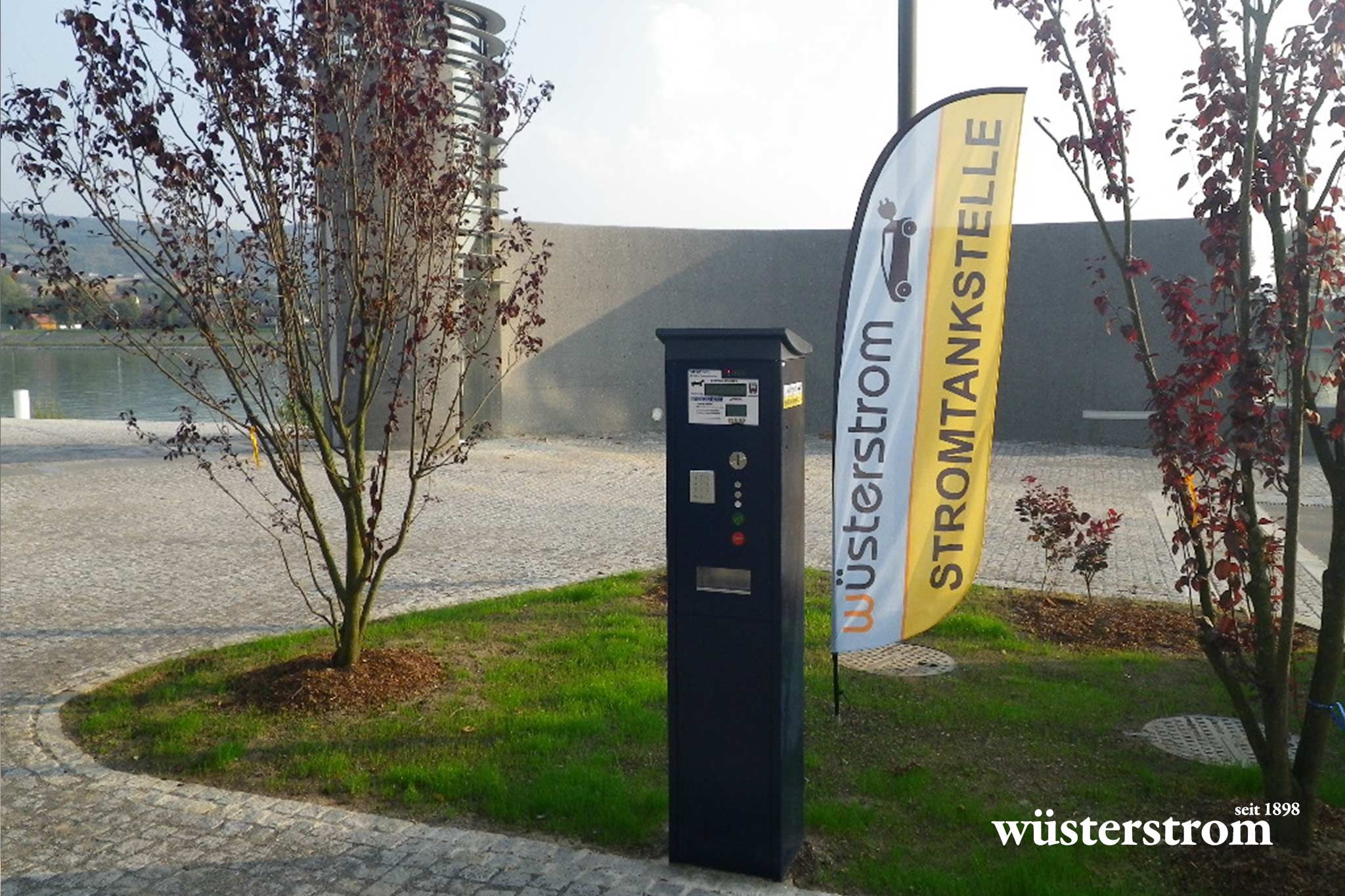 Elektromobilitás a Donaulände-en az ybbsi városháza mellett