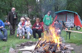 Grillezés a tábortűznél, © Kinderbauernhof Kurz