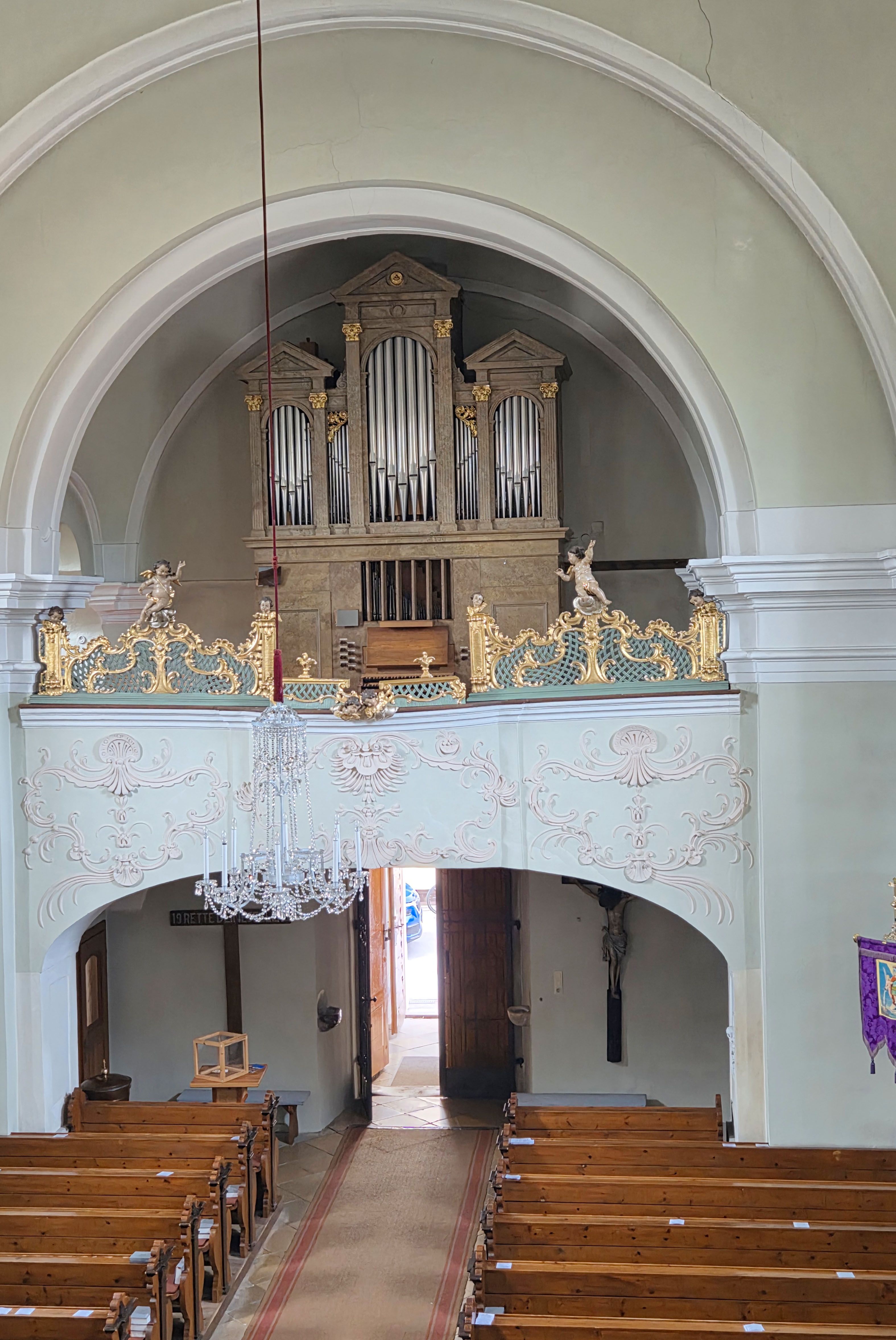 Pfarrkirche Bischofstetten mit Eingang und Orgel 20260715 HS