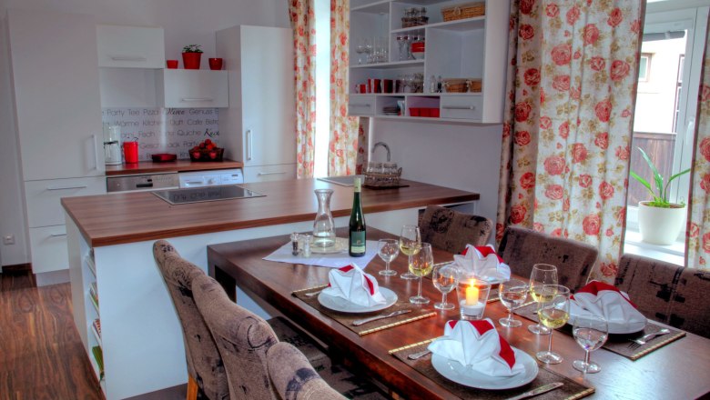 Kitchen in loft 1, &copy; Carlos de Mello