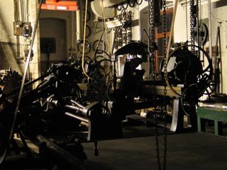 Történelmi gépek egy múzeumban, görgős gravírozási technológiával.