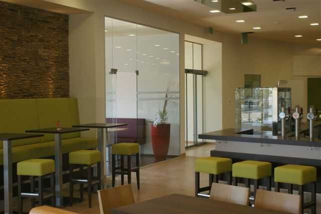 Restaurant, &copy; Peter Haus