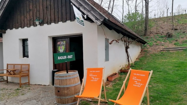 Cellar exterior view, &copy; Martha Holzschuh