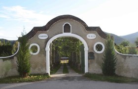 Access to the Schmidl organic winery, &copy; Familie Schmidl