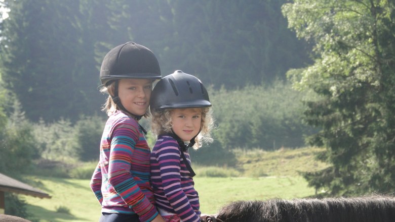 Ami szem-szájnak ingere!, © St. Annahof