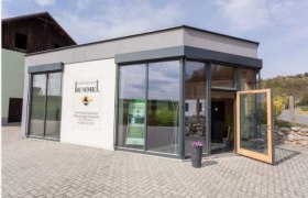 Hummel family winery, &copy; c 2006 Weingut Hummel