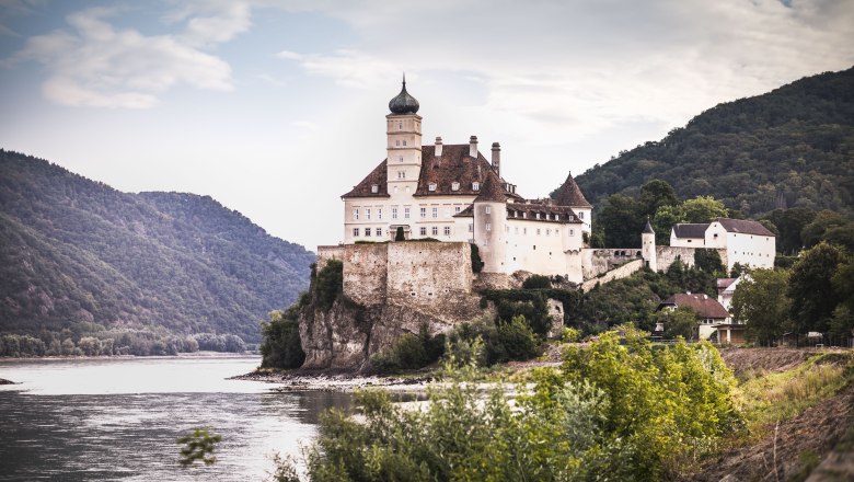 Sch&ouml;nb&uuml;hel kast&eacute;ly, &copy; Daniela Matejschek