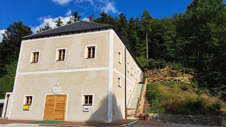 Ap&aacute;ts&aacute;gi pince &uacute;j pomp&aacute;j&aacute;ban, &copy; Mariazell im Wienerwald