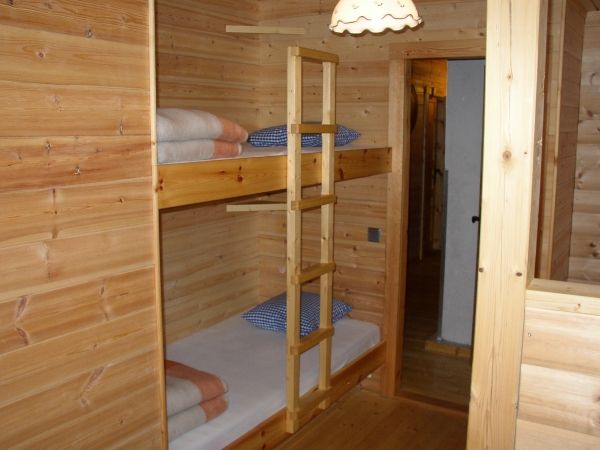 Éjszakai tartózkodás hütte hálózsákkal