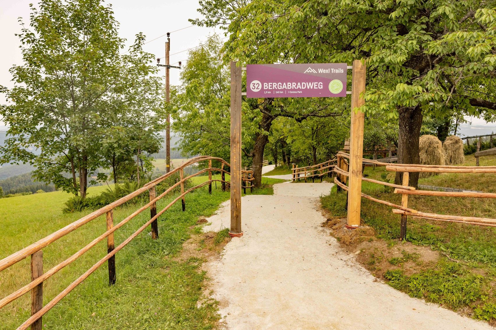 Lefelé vezető kerékpárút a Wexl Trails #32 mellett