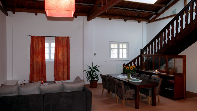 Living and dining area in Loft 1, &copy; Carlos de Mello