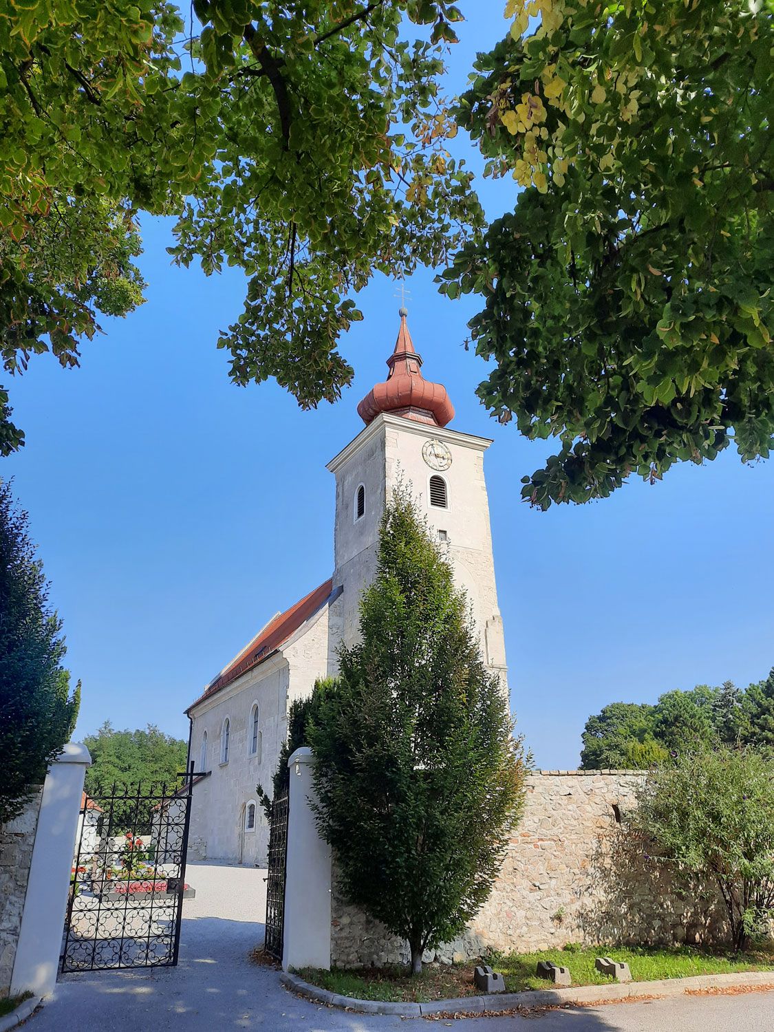 Szent Petronilla plébániatemplom, Petronell-Carnuntum