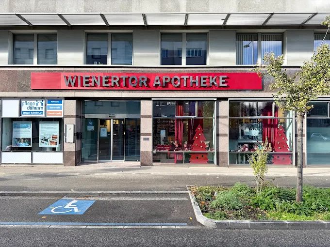 A Wienerthor gyógyszertár bejárata a Ringstrassén
