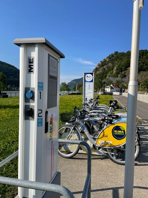 Elektromos töltőállomás
