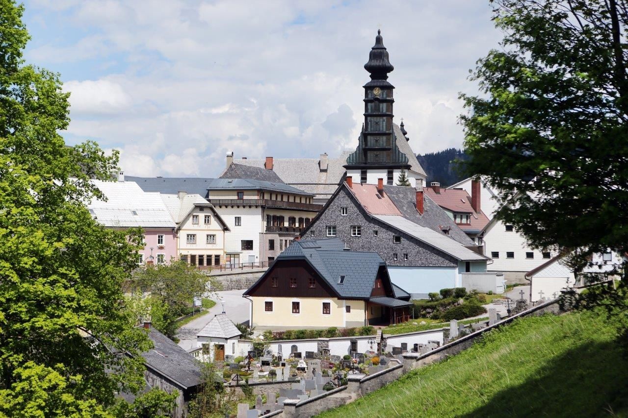 Annaberg nyugodt zarándokvárosa a kiindulópontja ennek a szakasznak.