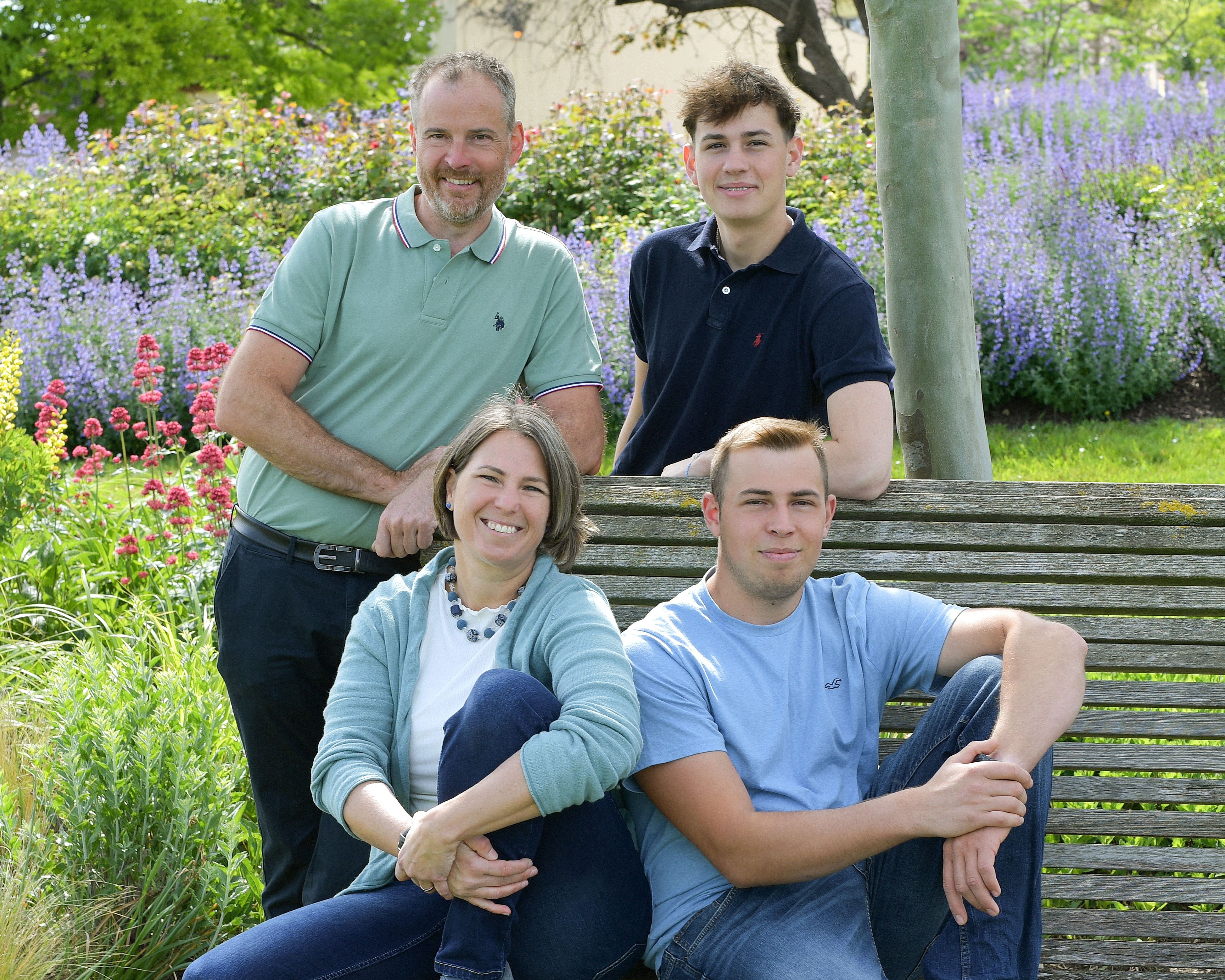 Mayer család, apa, anya, 2 fia