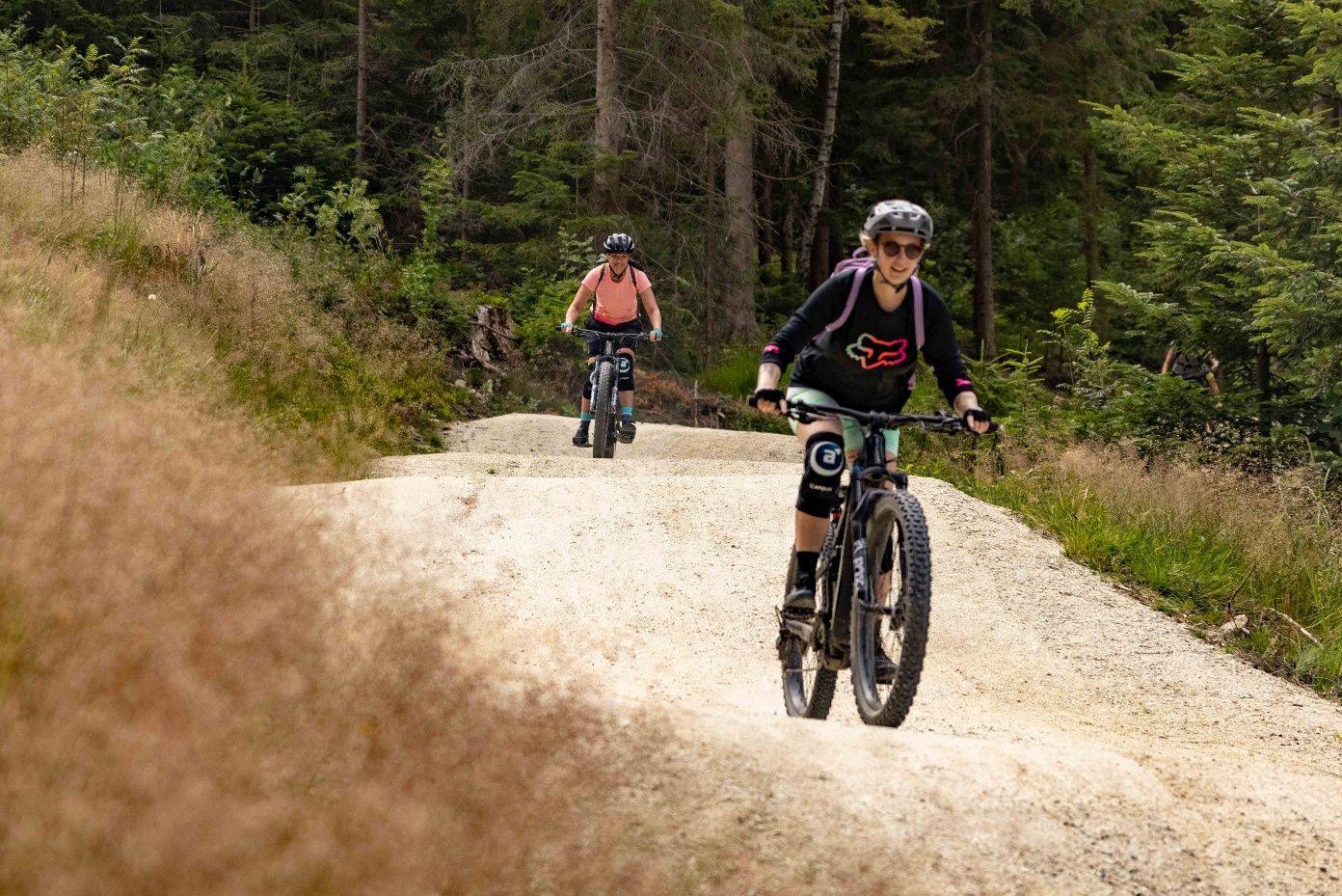 Lefelé vezető kerékpárút a Wexl Trails #32 mellett