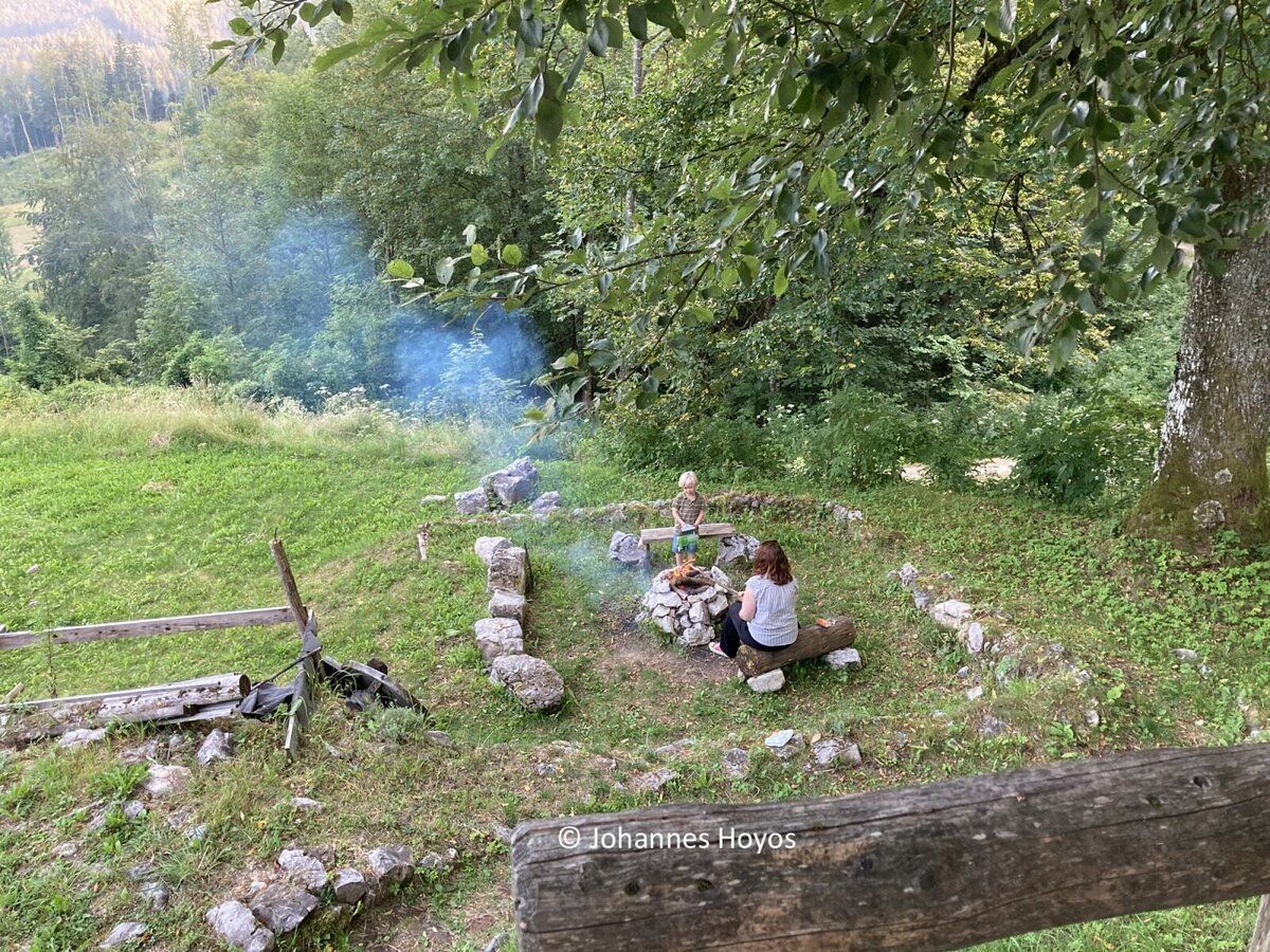 Holzknechthuette_campfire oldal