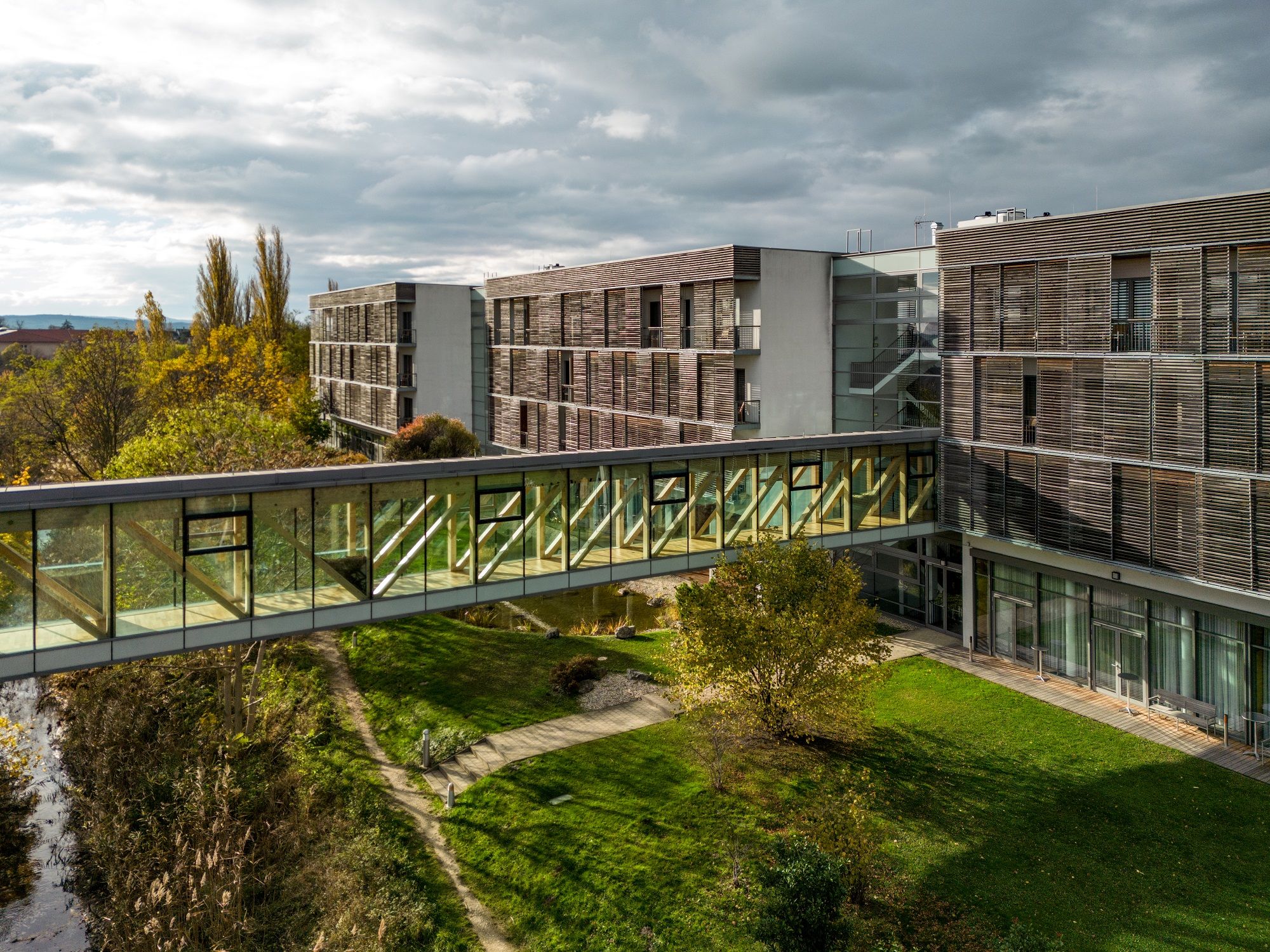 Therme_Laa_aussen_c_Victor_Liska