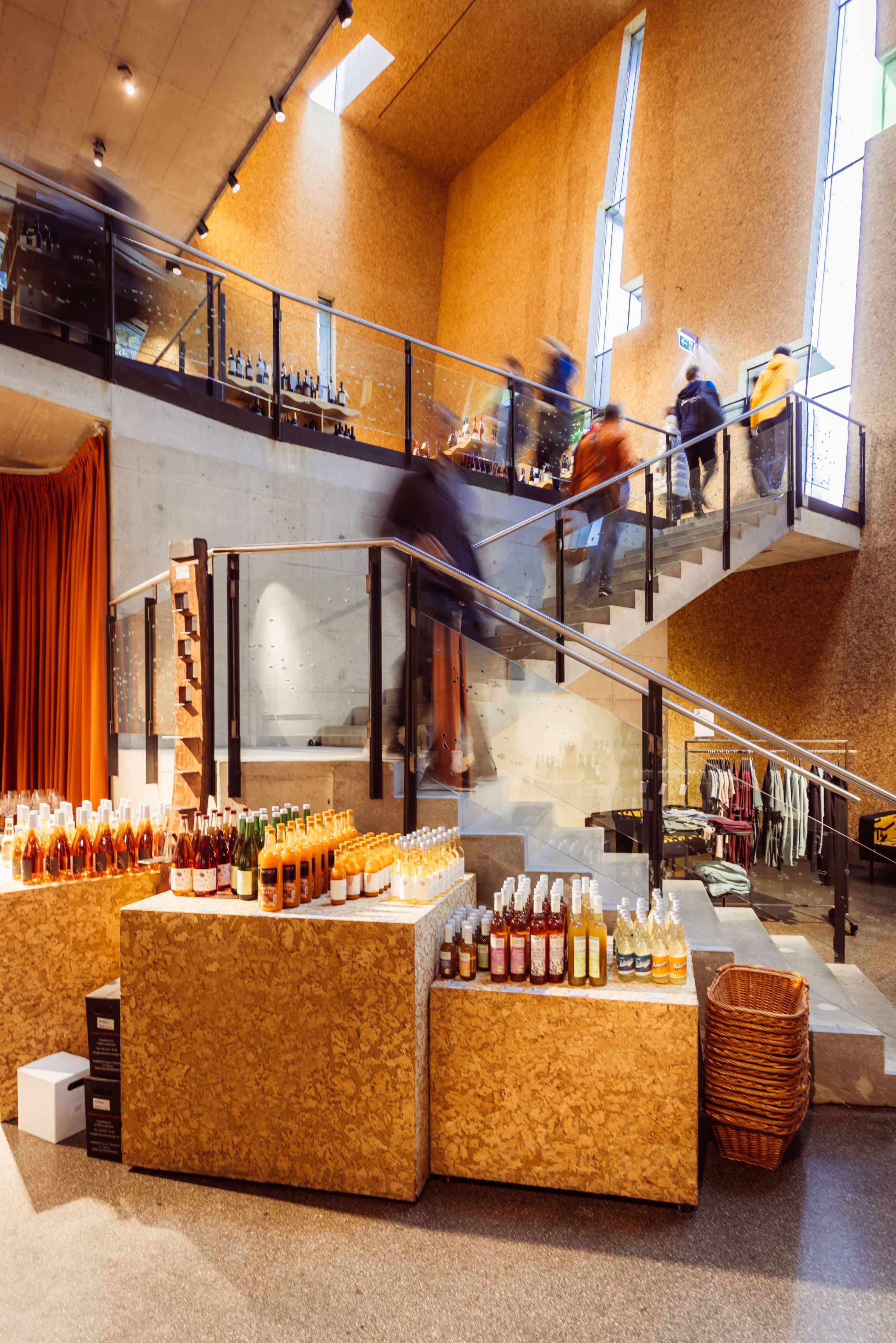 Steininger Weinwelt_Shop und Vinothek_hoch©P.Schmatz