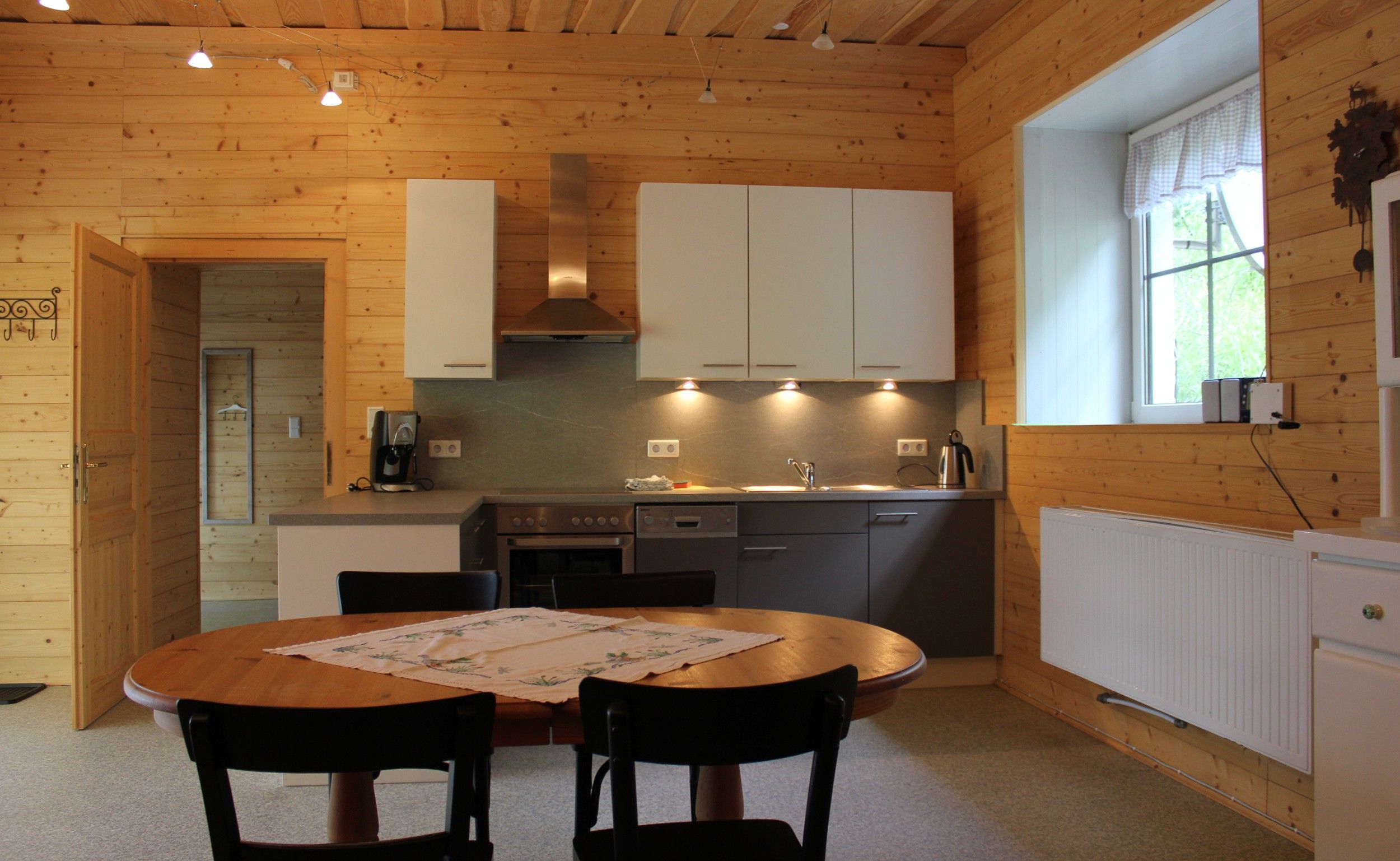 Kilátás a konyhára, Försterstube nyaraló apartman