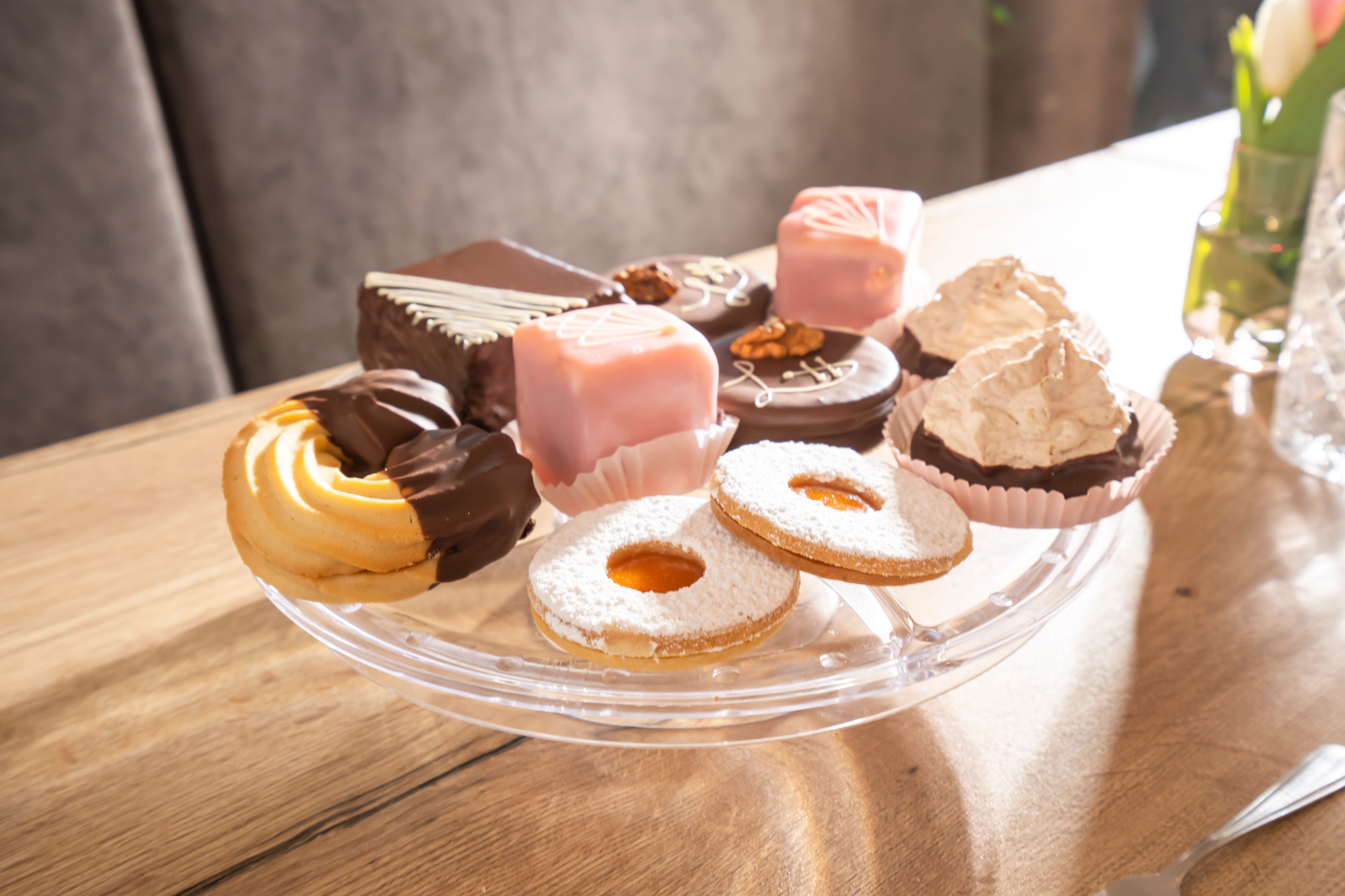 Tányér Maria Harrauer házi desszertjeivel