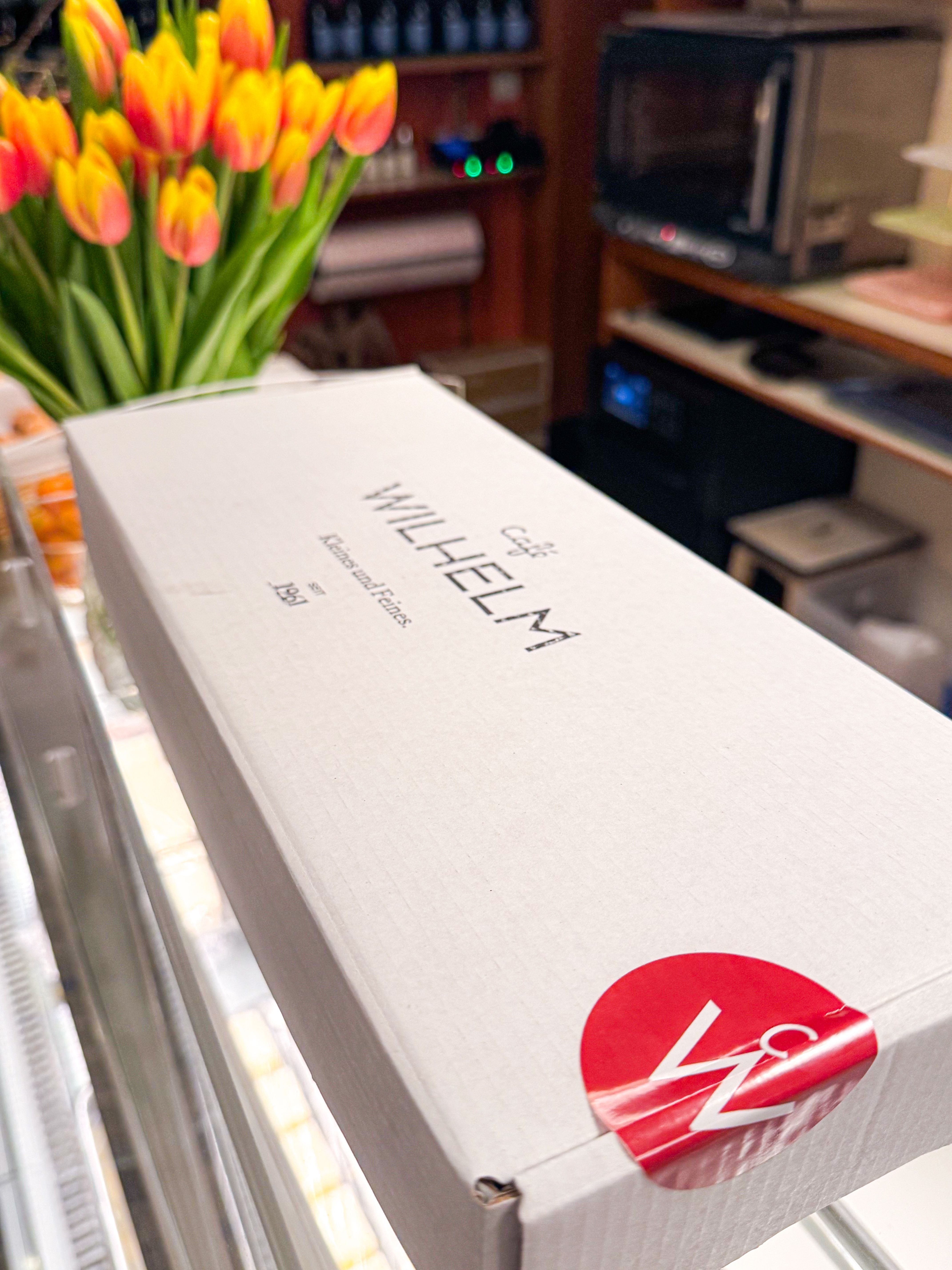 Fehér doboz a tekercsek elvitelére