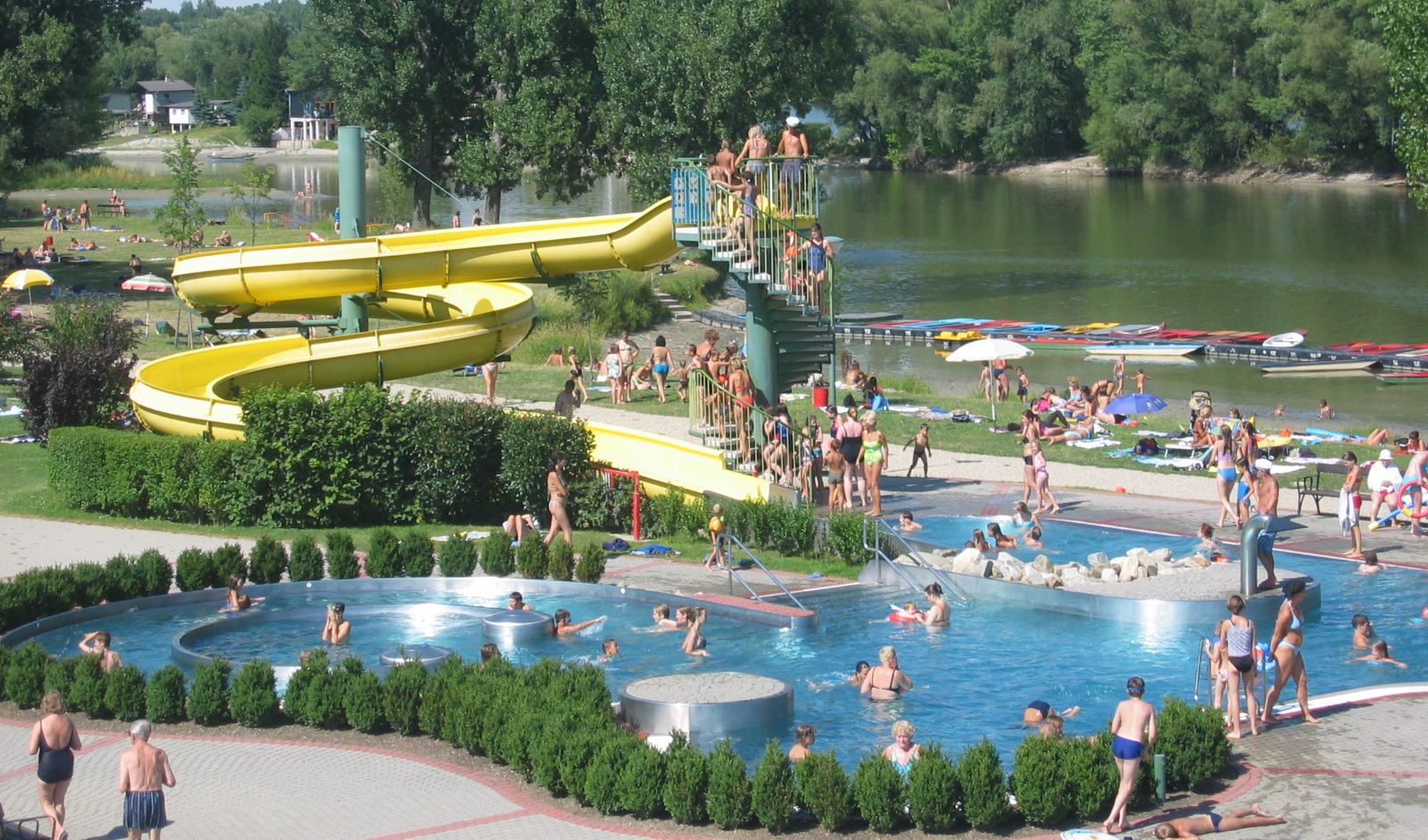 Lido_pool_slide