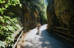Radfahren am Piestingtalradweg in der Region Schneebergland