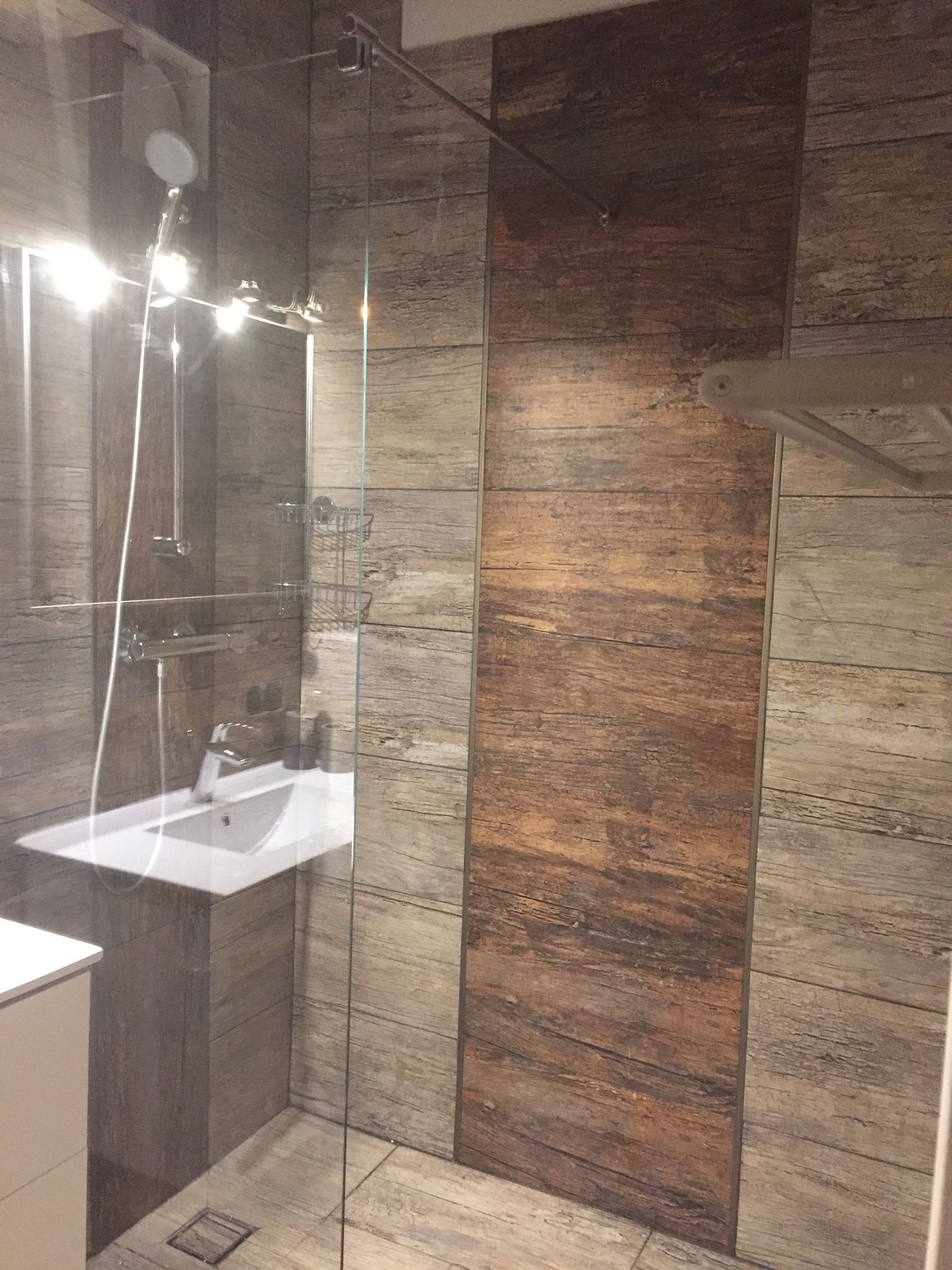 Hippo Campus, fürdőszoba