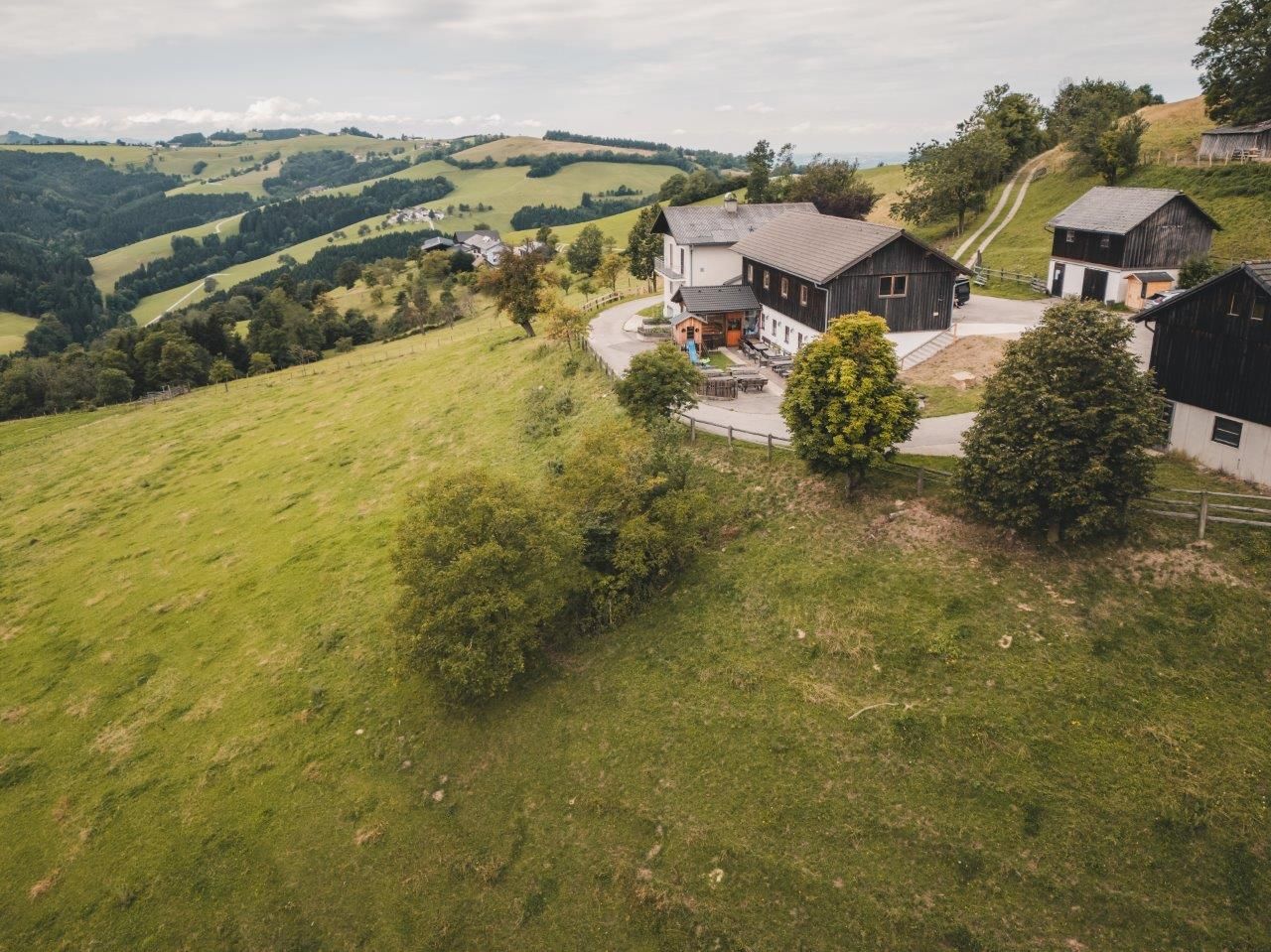 Almhaus Hochkogel vendéglő, amely gyümölcsleveket, ill. mustot is forgalmaz