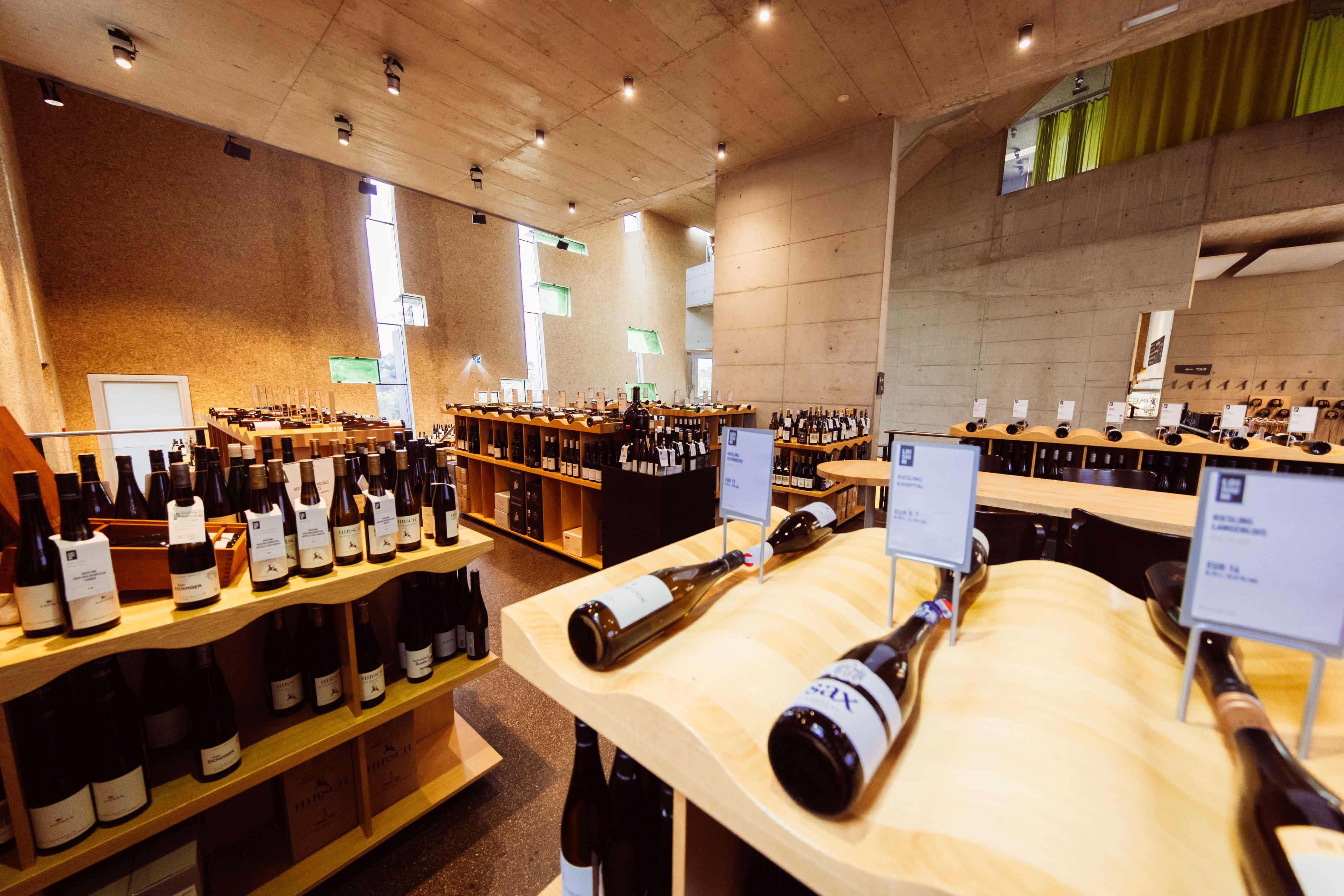 Steininger Weinwelt_Vinothek_quer ©P.Schmatz
