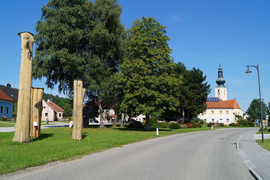 Szimpózium fák templommal