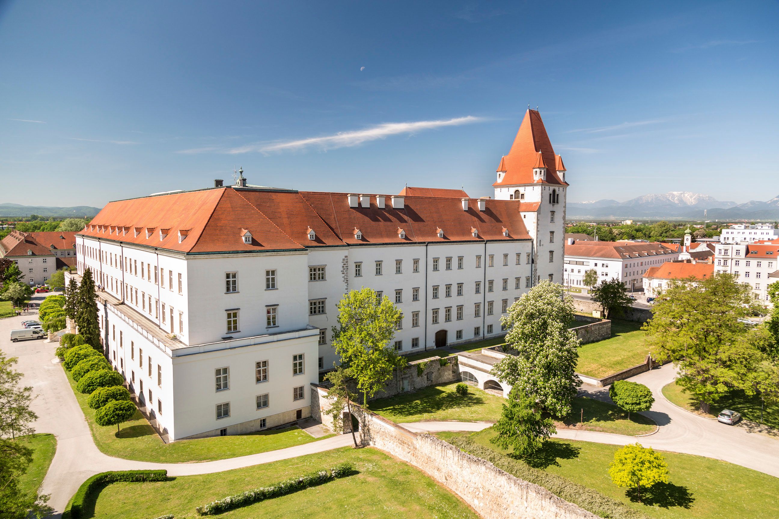 Militärakademie vom Eleonorenweg aus gesehen