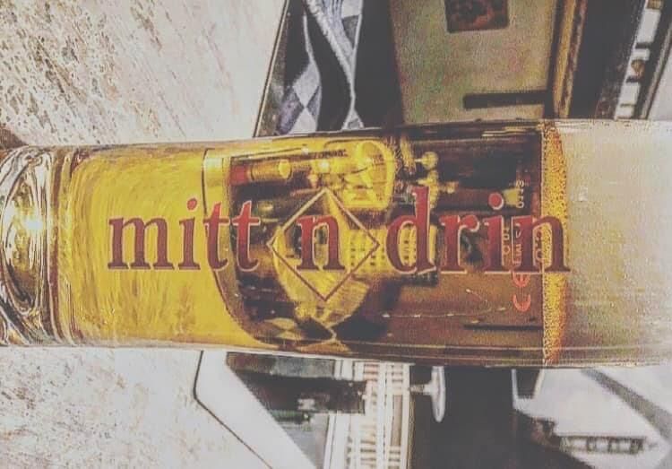 Mittndrin kávézó és bár