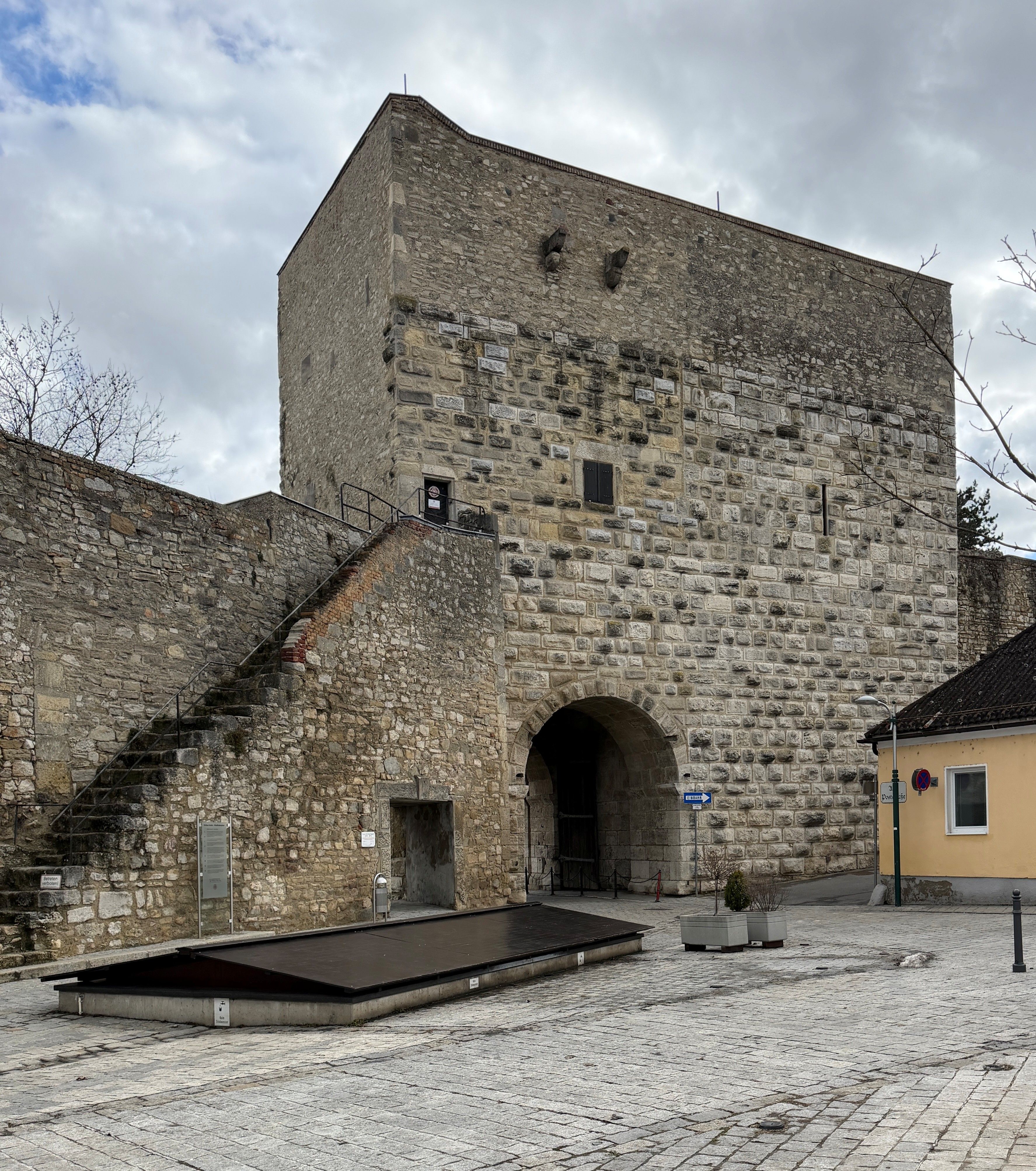 13. századi városkapu. 