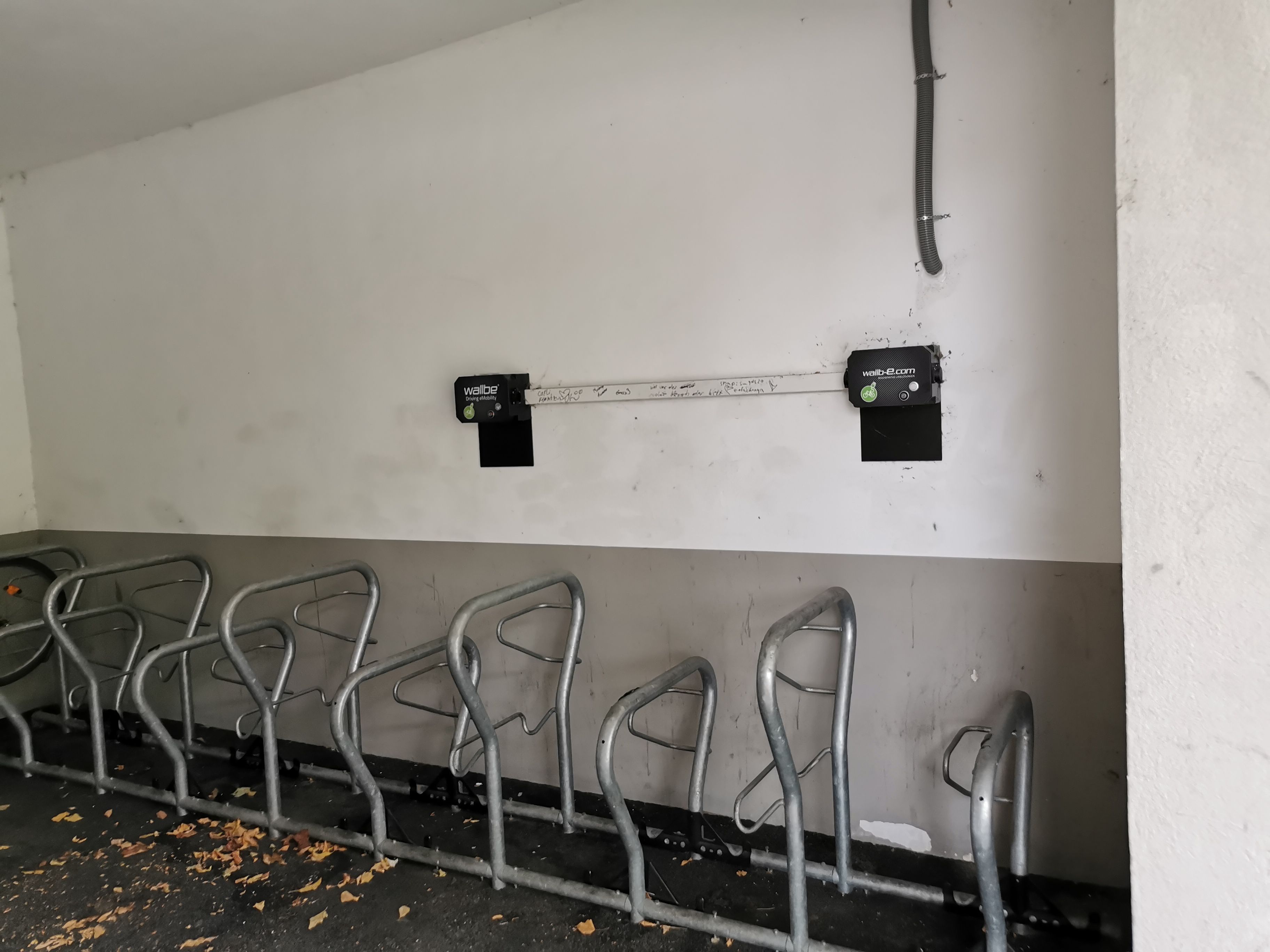 Elektromos töltőállomás a városi parkban, a "Marie im Park" mellett